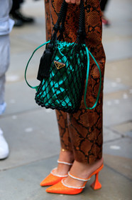 prada bag, satin bag, close up detail, bag detail, fishnet bag, hand bag, shopping bag, fashion week, frenchystyle, FW, jonathan paciullo, street style, LFW, LONDON, AUTUMN WINTER 2020-2021, FALL WINTER 2020-2021, FW 20-21, vertical, atmosphere details, detail