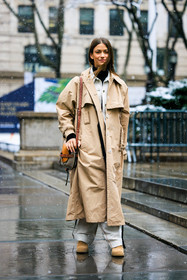 beige trench, beige trench coat, beige combat boots, white pants, crossbody bag, loewe bag, winter trench, amanda alagem, fashion week, frenchystyle, FW, jonathan paciullo, street style, NYFW, NEW YORK, AUTUMN WINTER 2022-2023, FALL WINTER 2022_2023, FW 22-23, vertical, full length