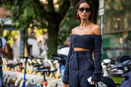 Alexandra Guerain, black bag, black sunglasses, crop top, fendi earrings, fendi look, gold necklace, grey knit, grey monochrome, grey pants, high waist pants, knitwear, large pants, mini bag, monochrome, necklace, off shoulder top, sunglasses, wool pants, wool top, fashion week, frenchystyle, FW, jonathan paciullo, street style, MFW, MILAN, SPRING SUMMER 2022, SS 22, horizontal, atmosphere details, detail