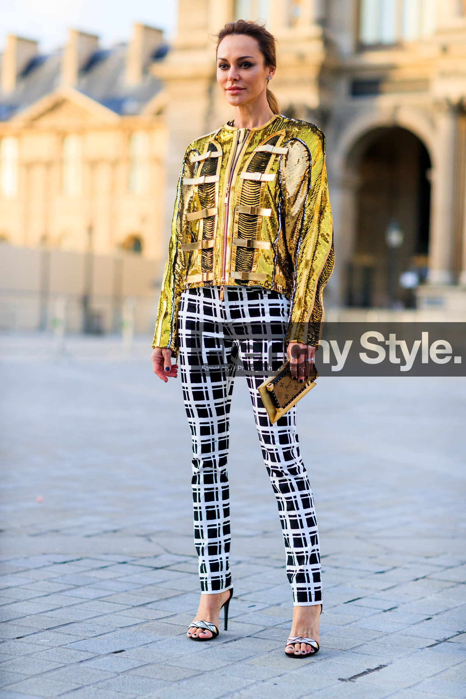 AUTUMN WINTER 2017-2018, AW 17-18, checked pants, FALL WINTER 2017-2018, fashion week, frenchystyle, full length, FW, FW 17-18, gingham, glitter, gold, golden jacket, graphic jacket, graphic pants, high heels, jonathan paciullo, leather shoes, PARIS, PFW, plaid, printed jacket, printed pants, street style, tartan, trousers, vertical