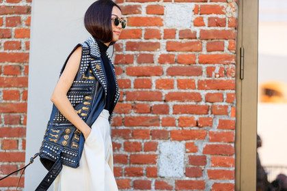 atmosphere details, black jacket, detail, embroidered jacket, fashion week, frenchystyle, FW, graphic jacket, gucci, horizontal, jonathan paciullo, leather jacket, MFW, MILAN, printed jacket, sleeveless, SPRING SUMMER 2018, SS 18, street style, studs, sunglasses, white pants, wide pants, yoyo cao