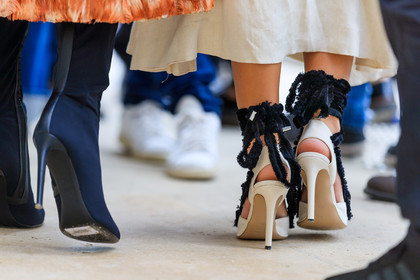 atmosphere details, black and white shoes, black boots, black shoes, detail, emily ratajkowski, fashion week, frenchystyle, FW, high boots, high heels, horizontal, jonathan paciullo, leather shoes, PARIS, PFW, SPRING SUMMER 2018, SS 18, street style
