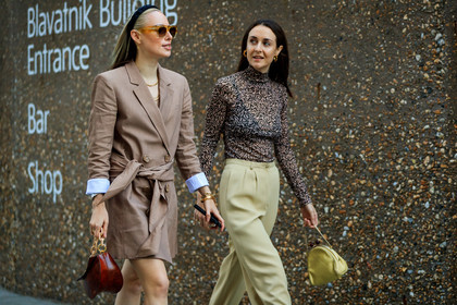 flora macdonald johnston, beige jacket, black headband, brown leather bag, chain necklace, chain strap bag, golden bracelet, golden necklace, hand bag, multi bracelet, multi necklace, yellow sunglasses, golden earrings, yuzefi bag, turtleneck top, printed top, yellow leather bag, hoop earrings, animal skin shoes, brown scale sunglasses, cartier watch, crossbody bag, denim, golden rings, hair details, jeans, low cowboy boots, mini bag, multi rings, multi straps sandals, light yellow pants, celine sunglasses, fashion week, frenchystyle, FW, jonathan paciullo, street style, atmosphere details, horizontal, detail