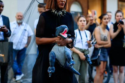black and white, black dress, black hat, choker, veil, PFW, fashion week, frenchystyle, FW, jonathan paciullo, street style, PARIS, horizontal, atmosphere details, detail, AUTUMN WINTER 2018-2019, FALL WINTER 2018-2019, FW 18-19, michelle elie