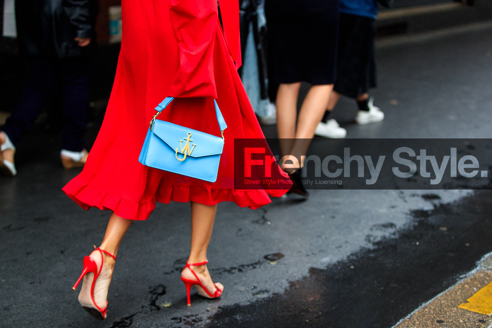 atmosphere details, AUTUMN WINTER 2016-2017, AW 16-17, blue bag, detail, FALL WINTER 2016-2017, fashion week, frenchystyle, FW, FW 16-17, HAUTE COUTURE, high heels, horizontal, jonathan paciullo, jw anderson, leather bag, MENSWEAR, PARIS, PFW, red dress, red shoes, street style, turquoise