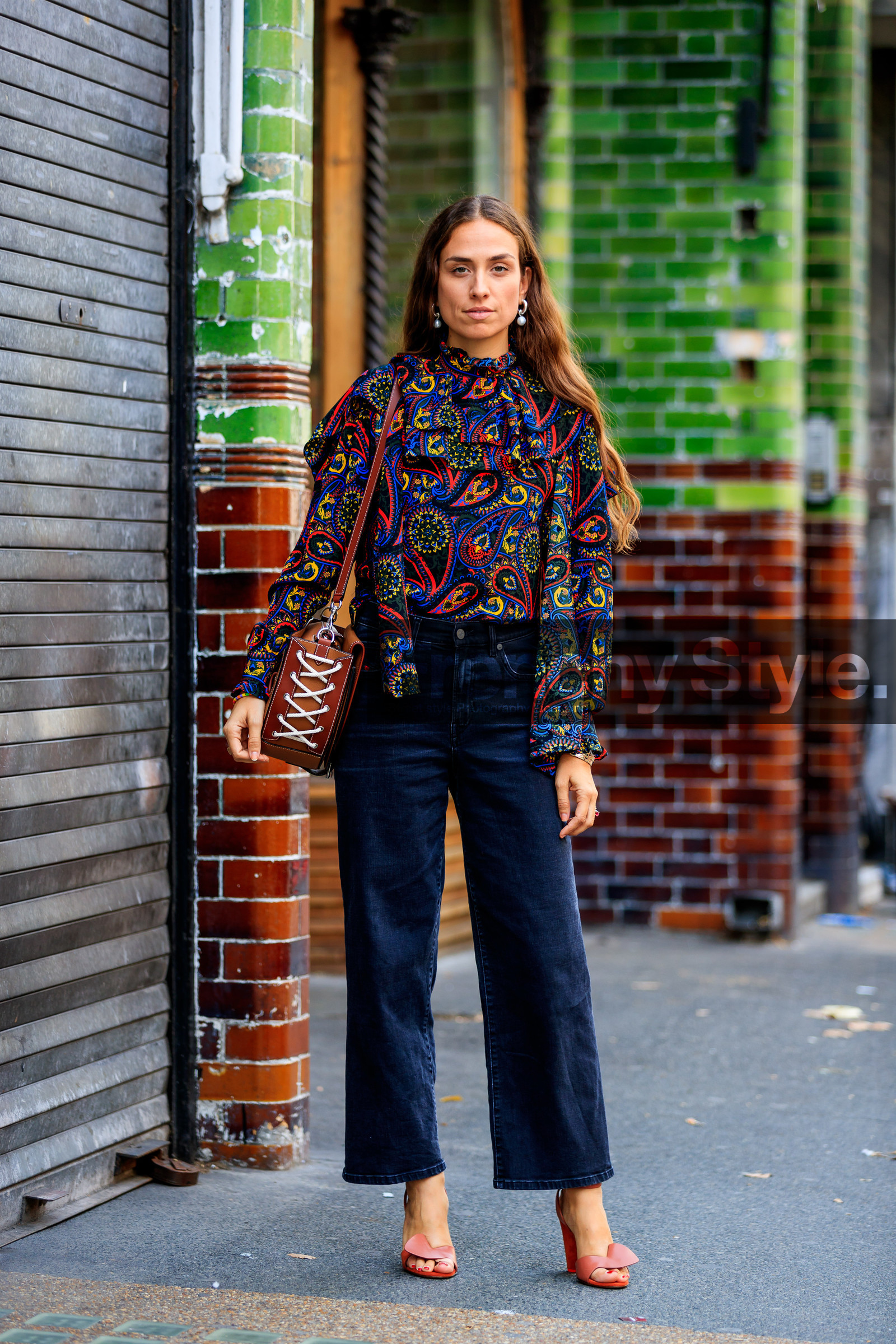 black denim, camel bag, denim pants, erika boldrin, graphic bag, graphic shirt, high heels, jeans, jw anderson, leather bag, leather shoes, long hair, multicolor shirt, pink shoes, printed bag, printed shirt, trousers, fashion week, frenchystyle, FW, jonathan paciullo, street style, LFW, LONDON, SPRING SUMMER 2019, SS 19, vertical, full length