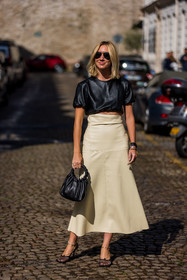 Aiken, aviator sunglasses, bag, beige skirt, black bag, black crop top, black sandals, black top, bottega veneta sandals, crop top, high waist skirt, leather bag, leather crop top, leather skirt, leather top, Lisa, long skirt, sandals, skirt, sunglasses, top, street style, jonathan paciullo, FW, frenchystyle, fashion week, PFW, PARIS, SPRING SUMMER 2022, SS 22, vertical, full length