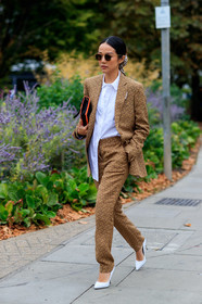 yoyo cao, burberry total look, burberry jacket, burberry pants, burberry bag, monogrammed jacket, monogrammed pants, logo all over, white shirt, beige jacket, beige pants, aviator sunglasses, metalic frame sunglasses, long shirt, white leather shoes, sharp end shoes, tailored pants, beige suits, fashion week, frenchystyle, FW, jonathan paciullo, street style, vertical, full length