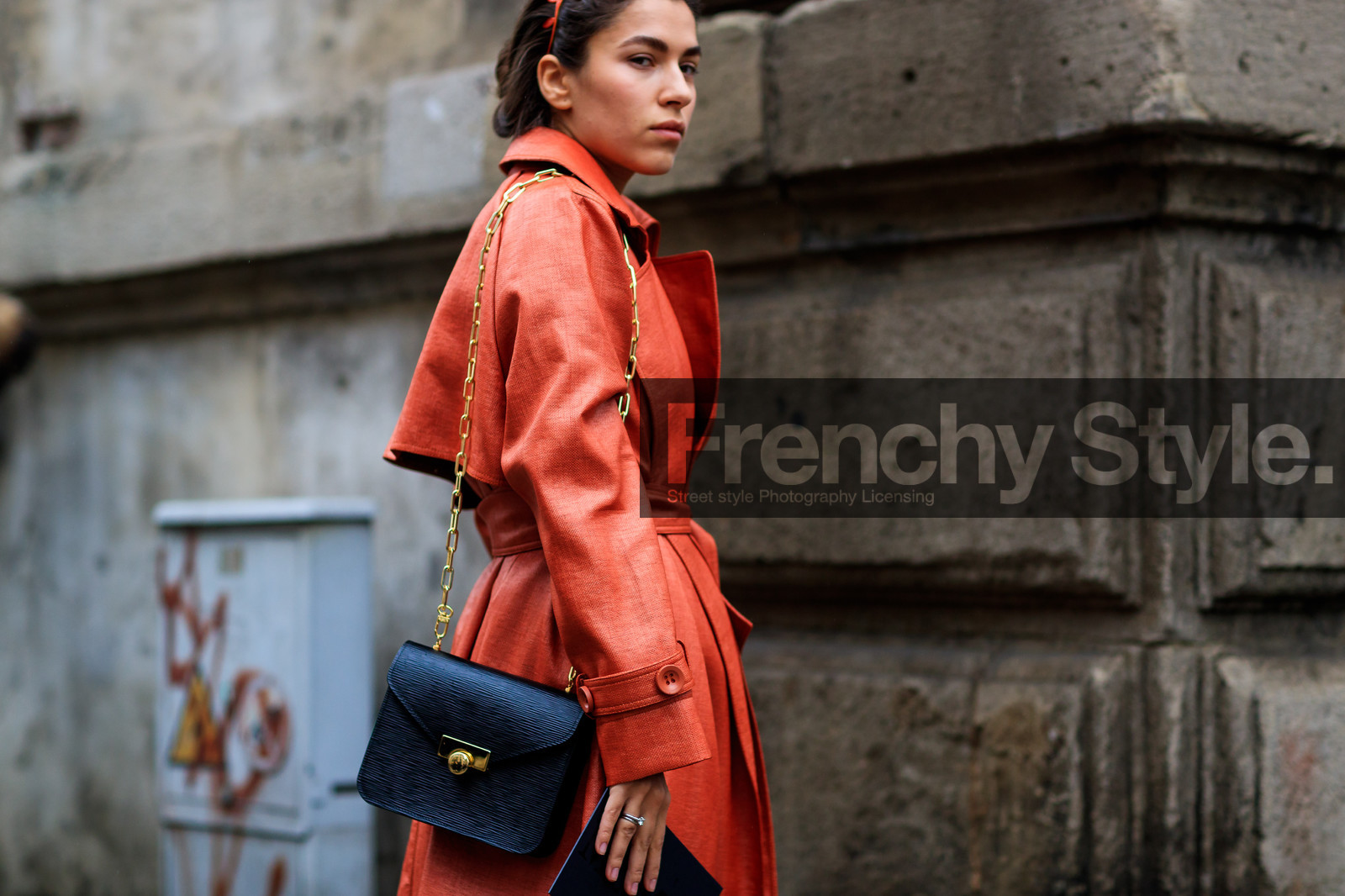 black bag, leather bag, red coat, trench coat, leather coat, fashion week, frenchystyle, FW, jonathan paciullo, street style, MFW, MILAN, AUTUMN WINTER 2018-2019, FALL WINTER 2018-2019, FW 18-19, horizontal, atmosphere details