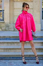 bordeaux, burgundy, earrings, ece sukan, glitter, graphic bag, high heels, leather bag, leather shoes, pink dress, printed bag, red shoes, sequined bag, silver bag, sunglasses, fashion week, frenchystyle, FW, jonathan paciullo, street style, PFW, PARIS, AUTUMN WINTER 2019-2020, AW 19-20, FALL WINTER 2019-2020, FW 19-20, vertical, full length
