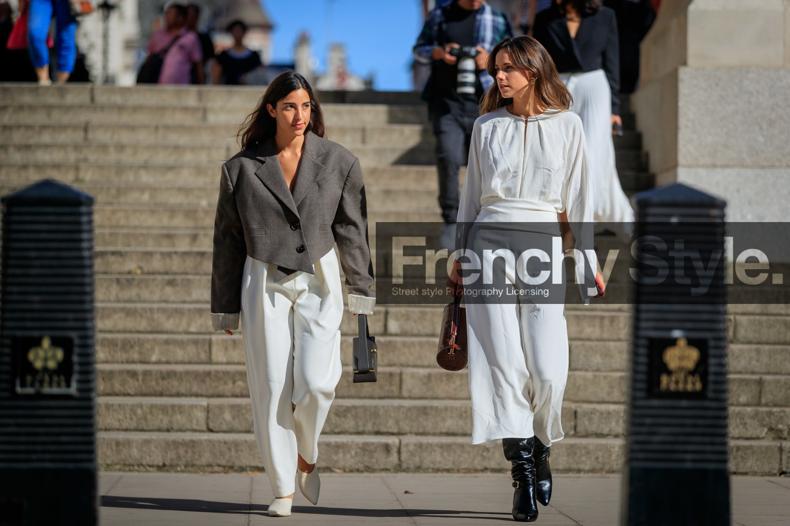 bettina looney, oversize jacket, grey jacket, cropped jacket, oversize sleeves, white pants, carrot pants, oversize pants, white leather shoes, sharp end shoes, grey leather bag, polish bag, mini bag, hand bag, white total look, white blouse, silk blouse, white skirt, mid long skirt, long sleeves blouse, burgundy leather bag, animal skin bag, round shape bag, black leather boots, high boots, fashion week, frenchystyle, FW, jonathan paciullo, street style, atmosphere details, horizontal, full length