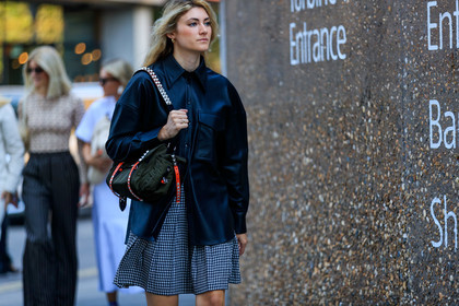 black leather shirt, vichy printed skirt, black and white skirt, golden earrings, charlotte chesnais ring, kaki bag, studs strap bag, hoop earrings, fashion week, frenchystyle, FW, jonathan paciullo, street style, atmosphere details, horizontal, detail