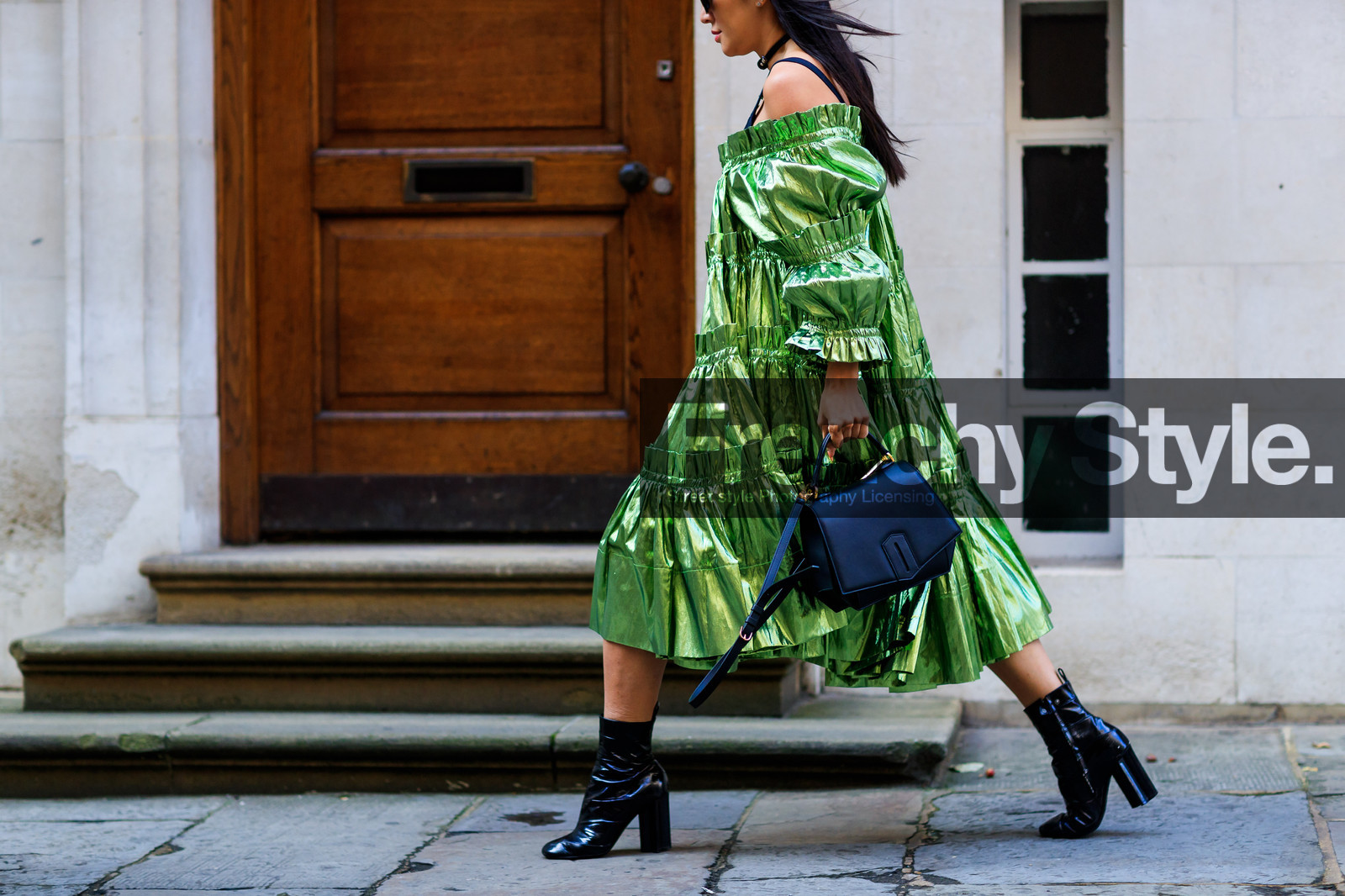 atmosphere details, black bag, black shoes, detail, fashion week, frenchystyle, FW, green dress, high heels, horizontal, jonathan paciullo, leather bag, leather shoes, LFW, LONDON, metallic dress, ruffles, shiny dress, SPRING SUMMER 2018, SS 18, street style, tina leung