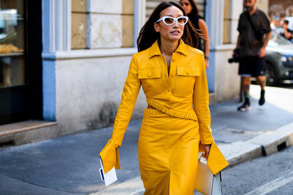 elizabeth von der goltz, leather bag, leather dress, sunglasses, white bag, yellow dress, fashion week, frenchystyle, FW, jonathan paciullo, street style, MFW, MILAN, SPRING SUMMER 2019, SS 19, atmosphere details, horizontal, detail