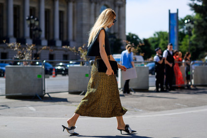 black and white shoes, black bag, black shoes, black top, bronze, brown skirt, graphic skirt, high heels, leather bag, leather shoes, printed skirt, sunglasses, tweed skirt, fashion week, frenchystyle, FW, jonathan paciullo, street style, PFW, PARIS, horizontal, atmosphere details, full length, AUTUMN WINTER 2018-2019, FALL WINTER 2018-2019, FW 18-19, ada kokosar