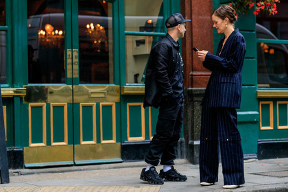 jo ellison, pearl earrings, striped suits, white leather shoes, navy blue suits, navy blue pants, navy blue jacket, loose pants, long jacket, fashion week, frenchystyle, FW, jonathan paciullo, street style, atmosphere details, horizontal, full length