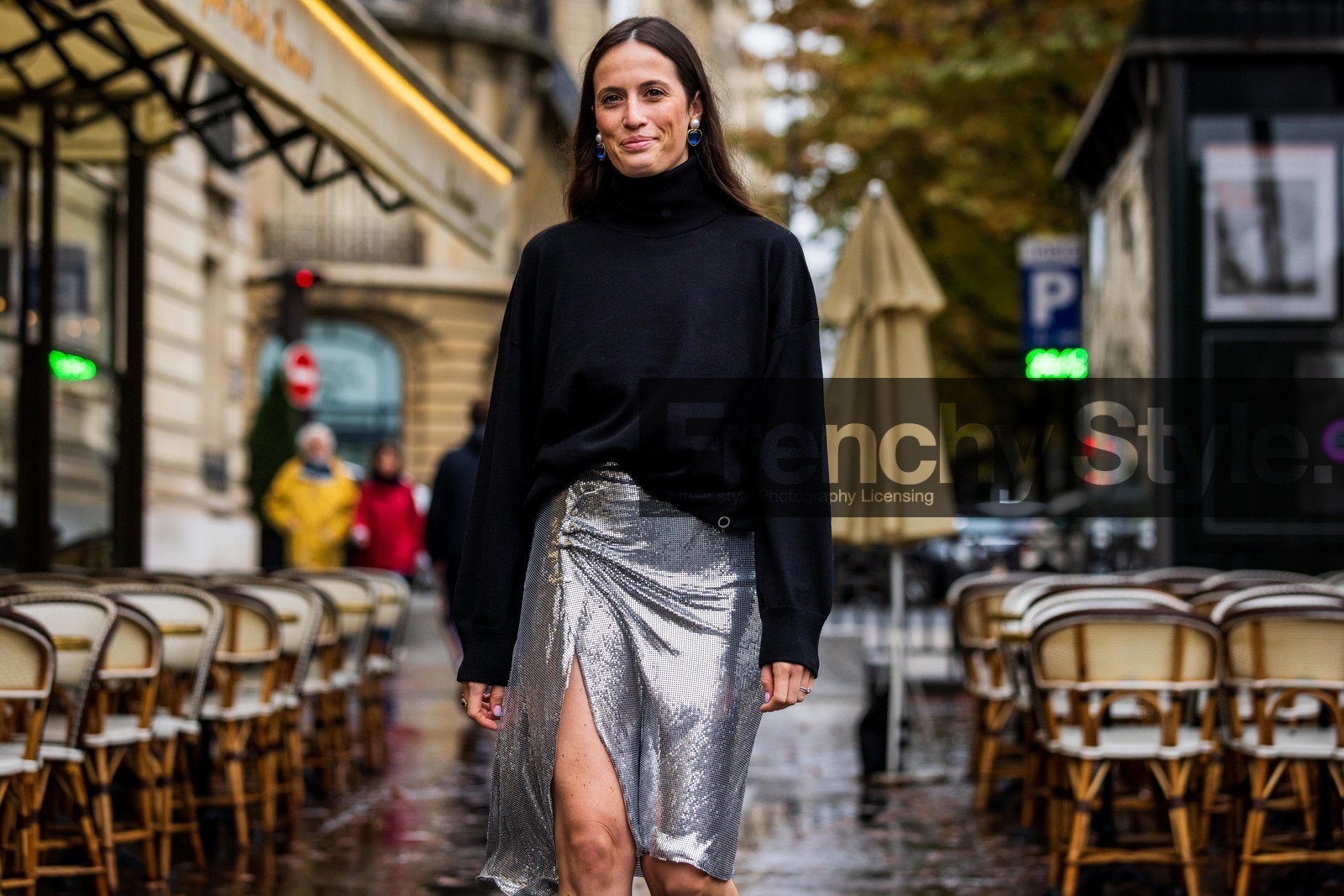 Astrid Boutrot, black turtleneck, earrings, sequins, silver skirt, skirt, splited skirt, turtleneck, fashion week, frenchystyle, FW, jonathan paciullo, street style, PFW, PARIS, SPRING SUMMER 2022, SS 22, atmosphere details, horizontal