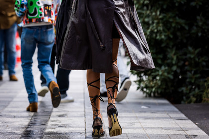 back, back detail, bottega veneta sandals, burgundy coat, lace up sandals, leather coat, sandals, fashion week, frenchystyle, FW, jonathan paciullo, street style, PFW, PARIS, SPRING SUMMER 2022, SS 22, atmosphere details, horizontal