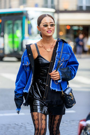 denim, denim jacket, black tights, small sunglasses, metalic frame sunglasses, black leather dress, black vinyl dress, mini dress, sleeveless dress, golden necklace, letters necklace, corset dress, black leather bag, shoulder bag, ntmb jacket, fashion week, frenchystyle, FW, jonathan paciullo, street style, PFW, PARIS, SPRING SUMMER 2020, SS 20, horizontal, atmosphere details, detail