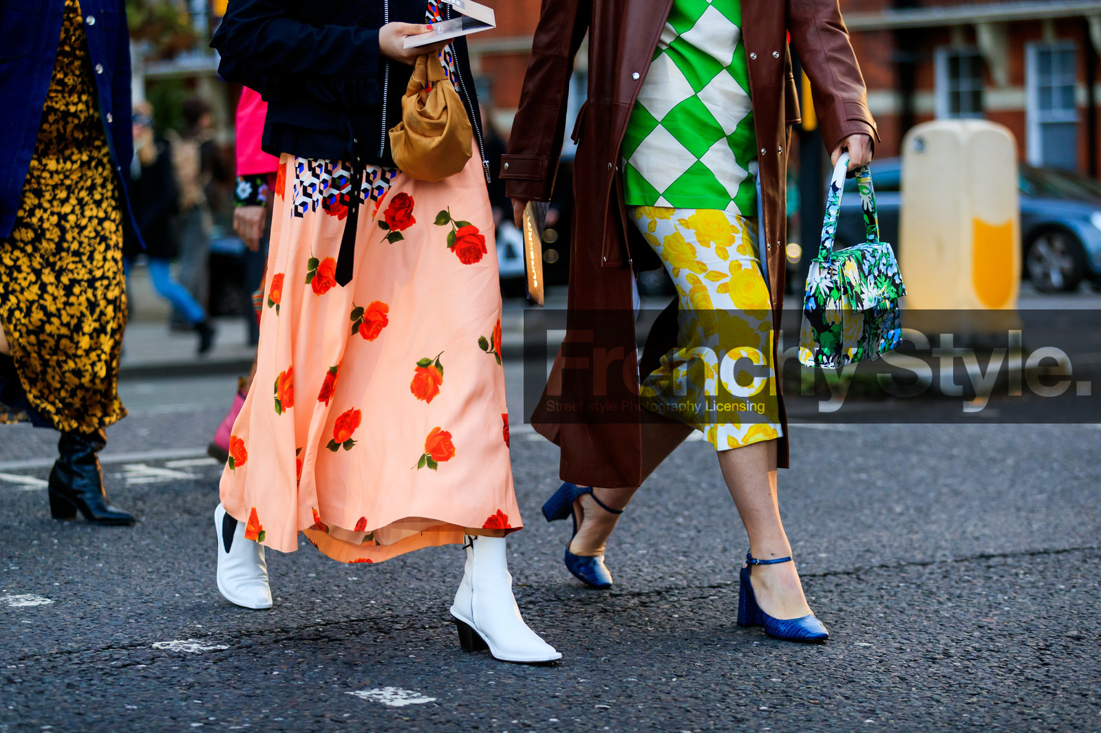 light pink skirt, silk skirt, floral printed skirt, long skirt, mid long skirt, yellow skirt, white leather boots, blue leather shoes, high heels shoes, mary jane shoes, flat boots, chelsea boots, checked blouse, green blouse, white blouse, floral printed bag, brown leather jacket, brown leather trench coat, multicolor bag, geometrical printed skirt, camel bag, bottega veneta bag, satin bag, legs detail, close up detail, fashion week, frenchystyle, FW, jonathan paciullo, street style, LFW, LONDON, AUTUMN WINTER 2020-2021, FALL WINTER 2020-2021, FW 20-21, horizontal, atmosphere details, detail