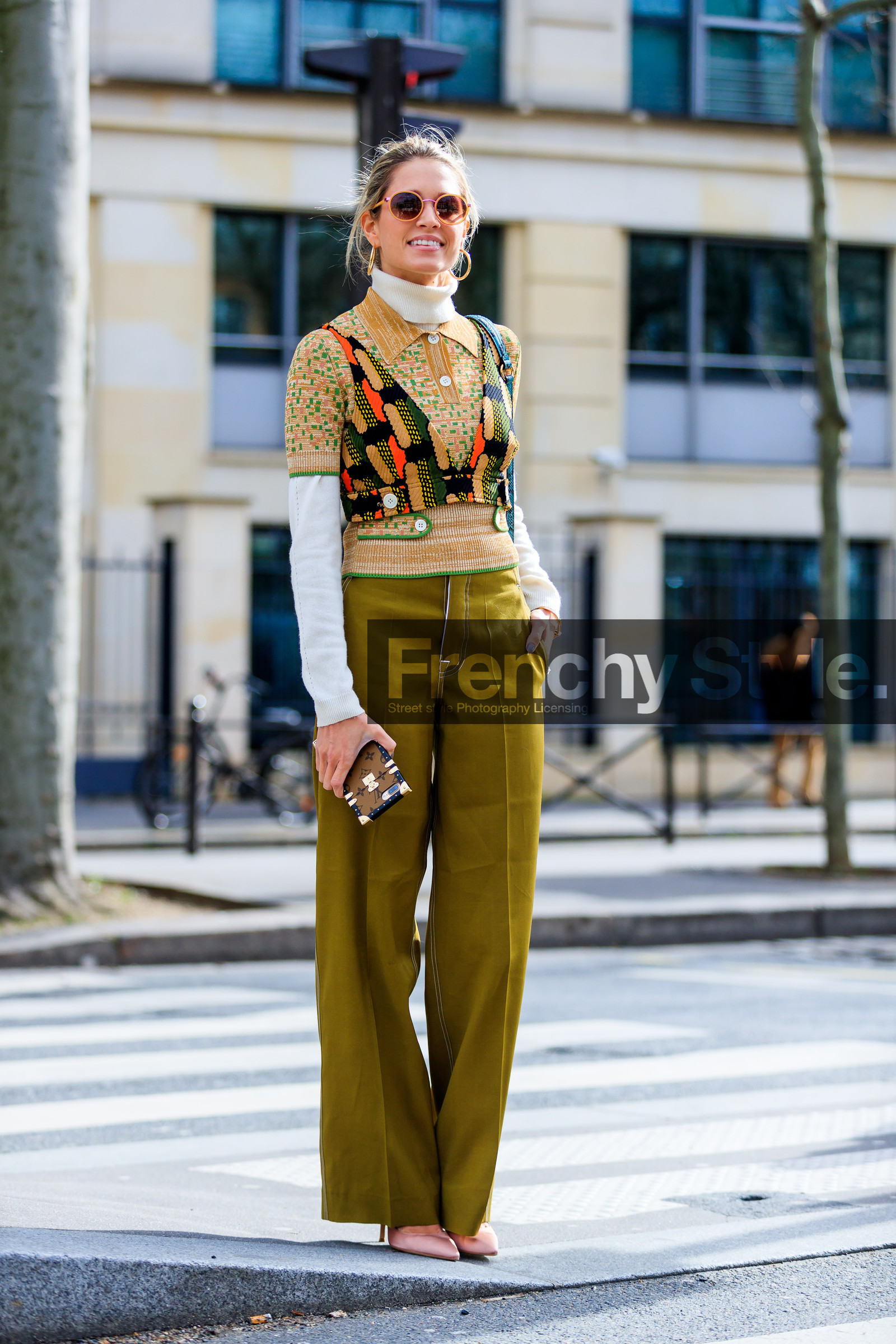 AUTUMN WINTER 2017-2018, AW 17-18, beige knit, cropped top, FALL WINTER 2017-2018, fashion week, frenchystyle, full length, FW, FW 17-18, graphic top, green pants, helena bordon, jonathan paciullo, leather shoes, PARIS, PFW, printed top, street style, sunglasses, trousers, turtleneck sweater, vertical, white sweater