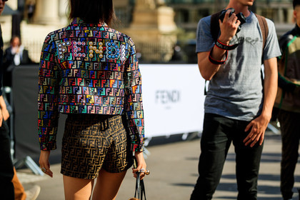 brown shorts, fendi, graphic bag, graphic jacket, graphic shorts, leather bag, monogram, multicolor jacket, printed bag, printed jacket, printed shorts, PFW, fashion week, frenchystyle, FW, jonathan paciullo, street style, PARIS, horizontal, atmosphere details, detail, AUTUMN WINTER 2018-2019, FALL WINTER 2018-2019, FW 18-19