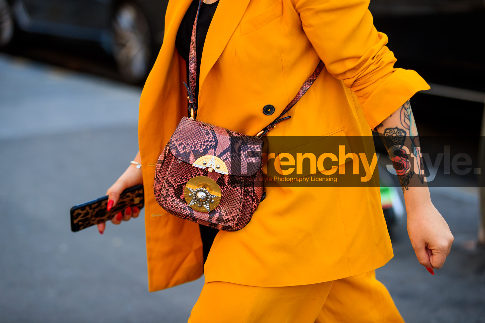 animal print, blazer, graphic bag, leather bag, orange jacket, pink bag, printed bag, snake print, tattoos, fashion week, frenchystyle, FW, jonathan paciullo, street style, PFW, PARIS, atmosphere details, horizontal, detail, AUTUMN WINTER 2018-2019, FALL WINTER 2018-2019, FW 18-19