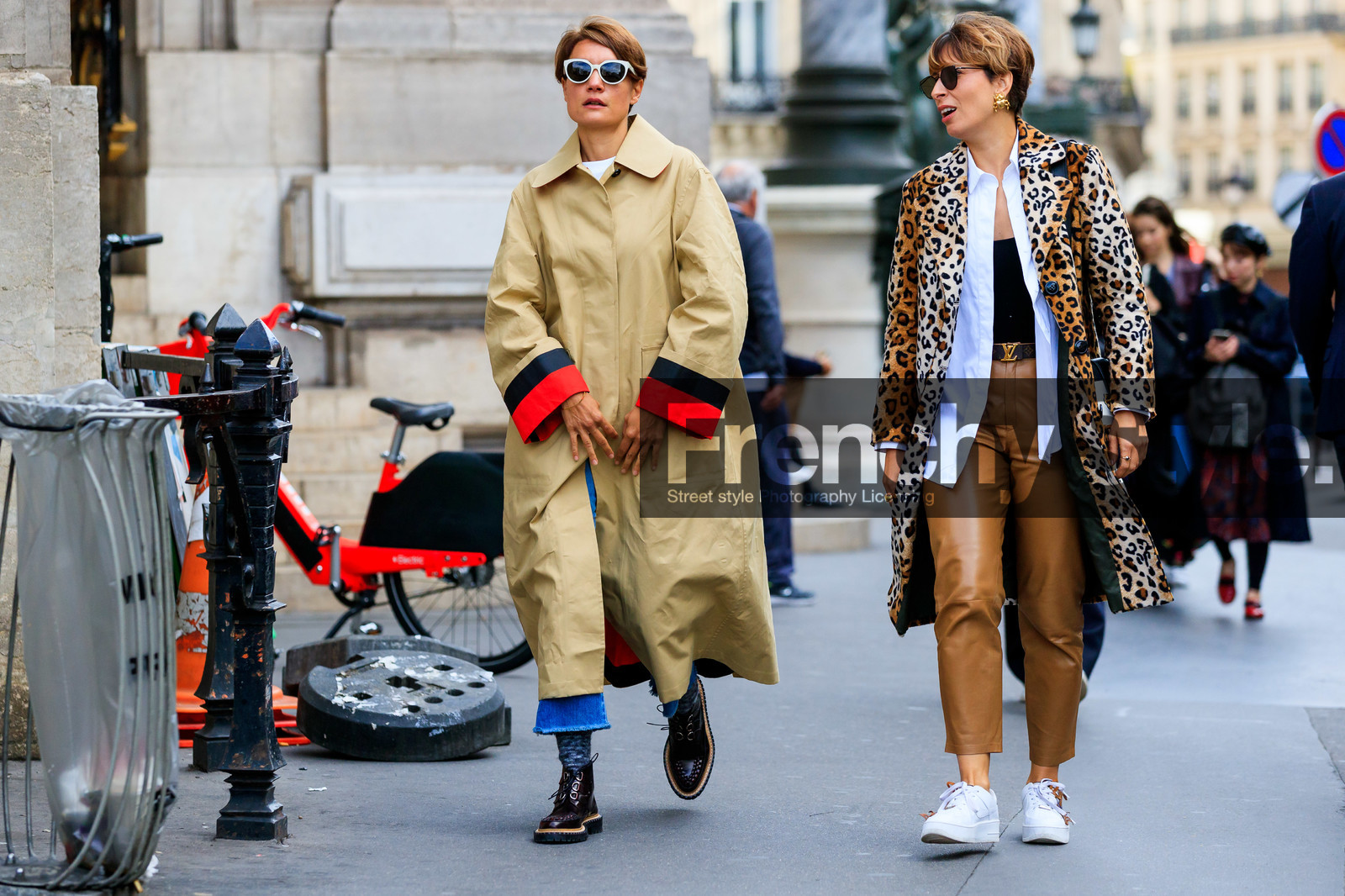 beige trench coat, white sunglasses, burgundy leather shoes, laced shoes, flat shoes, grey socks, leopard printed coat, white shirt, white leather sneakers, nike shoes, air max sneakers, camel leather pants, louis vuitton belt, black leather belt, golden buckle belt, fur coat, golden earrings, animal shape earrings, cropped pants, PARIS, PFW, SPRING SUMMER 2020, SS 20, fashion week, frenchystyle, FW, jonathan paciullo, street style, horizontal, atmosphere details, full length