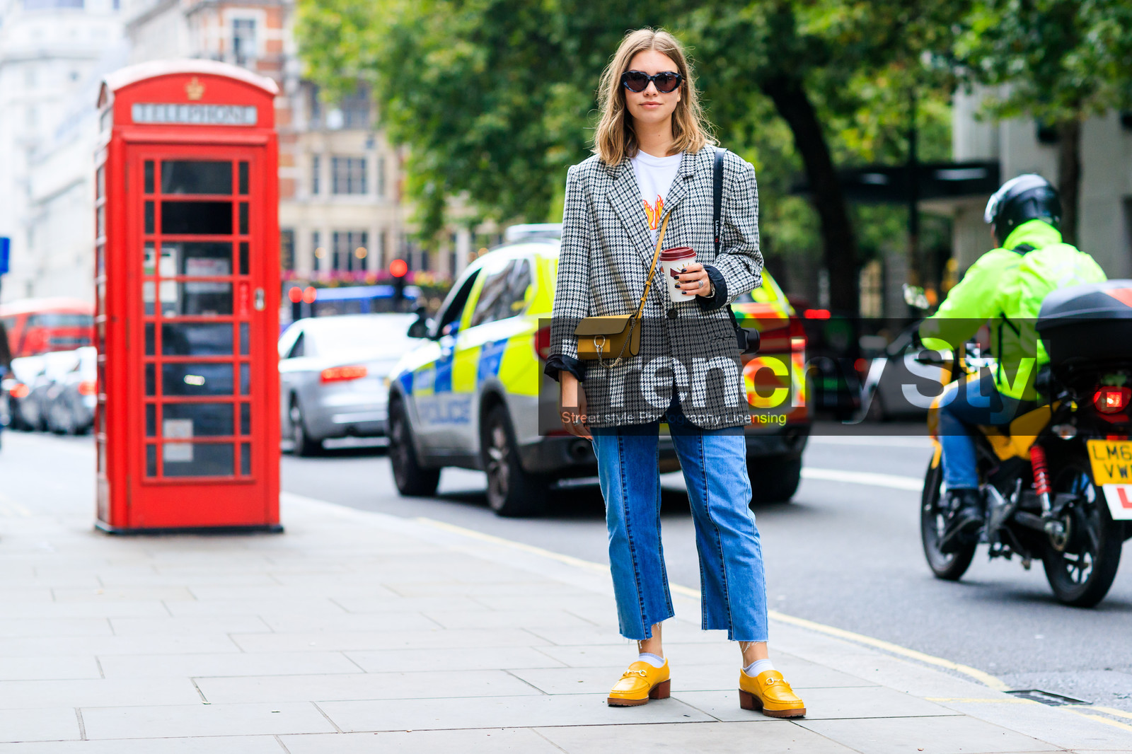 atmosphere details, blazer, blue denim, checked jacket, chloé, denim pants, fashion week, frenchystyle, full length, FW, graphic jacket, gucci, horizontal, houndstooth pattern, jeans, jonathan paciullo, leather bag, leather shoes, LFW, LONDON, plaid, printed jacket, SPRING SUMMER 2018, SS 18, street style, trousers, white t shirt, yellow bag, yellow shoes