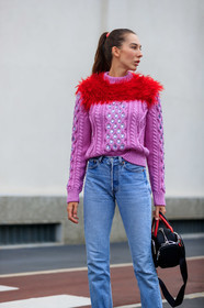 estelle pigault, pink pullover, feather details, feather details pullover, red feathers, strassed pullover, knitwear, light blue jeans, cropped jeans, denim, pink slippers, fashion week, frenchystyle, FW, jonathan paciullo, street style, MFW, MILAN, SPRING SUMMER 2020, SS 20