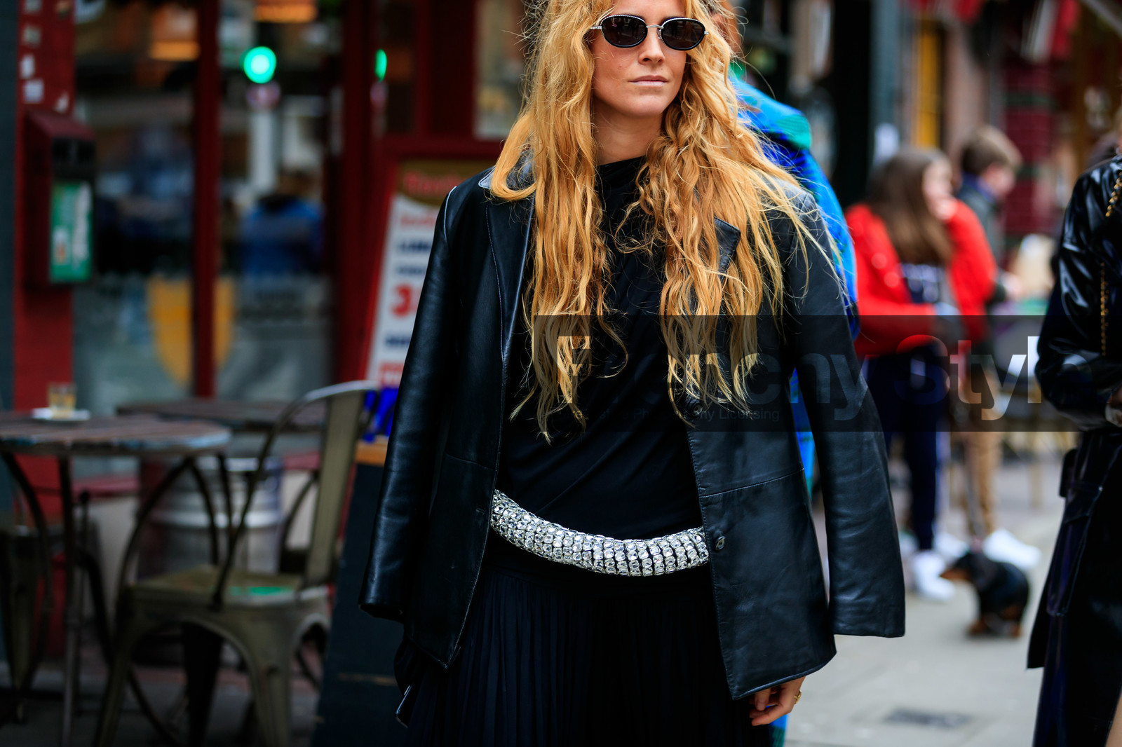 blanca miro scrimieri, black leather jacket, black dress, black sunglasses, strassed belt, strassed sunglasses, satin dress, long dress, pleated dress, fashion week, frenchystyle, FW, jonathan paciullo, street style, LFW, LONDON, AUTUMN WINTER 2020-2021, FALL WINTER 2020-2021, FW 20-21, horizontal, atmosphere details, detail