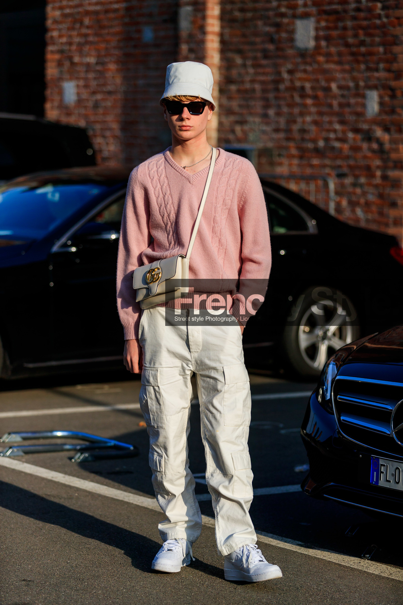 beige bag, gucci, leather bag, leather shoes, necklace, pink sweater, sunglasses, trousers, white hat, white pants, white shoes, fashion week, frenchystyle, FW, jonathan paciullo, street style, MFW, MILAN, AUTUMN WINTER 2019-2020, AW 19-20, FALL WINTER 2019-2020, FW 19-20, vertical, full length