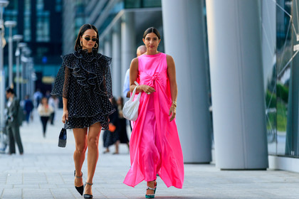 bettina looney, anna rosa vitiello, pink dress, long dress, sleeveless dress, knoted dress, loose dress, bottega veneta bag, white bag, satin bag, multi rings, white ring, golden rings, green shoes, strassed shoes, satin shoes, mini dress, black dress, ruffle dress, high collar dress, polka dots dress, butterfly sunglasses, metalic frame sunglasses, hoop earrings, black shoes, sharp end shoes, chain detail shoes, high heels shoes, fashion week, frenchystyle, FW, jonathan paciullo, street style, MFW, MILAN, SPRING SUMMER 2020, SS 20