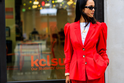anna rosa vitiello, blazer, necklace, red jacket, red pants, red suit, sunglasses, fashion week, frenchystyle, FW, jonathan paciullo, street style, LFW, LONDON, SPRING SUMMER 2019, SS 19, atmosphere details, horizontal, detail
