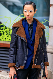 model, hair details, hair clip, make up, make up details, silvered make up, silvered eyeliner, silvered eyeshadow, fur perfecto, brown perfecto, black leather perfecto, black leather shirt, navy blue jacket, fashion week, frenchystyle, FW, jonathan paciullo, street style, LFW, LONDON, AUTUMN WINTER 2020-2021, FALL WINTER 2020-2021, FW 20-21, vertical, atmosphere details, detail