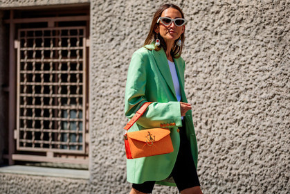 balenciaga, black shorts, blazer, green jacket, jw anderson, leather bag, orange bag, sunglasses, white t shirt, fashion week, frenchystyle, FW, jonathan paciullo, street style, PFW, PARIS, atmosphere details, horizontal, detail, AUTUMN WINTER 2018-2019, FALL WINTER 2018-2019, FW 18-19, chloe loulou de saison