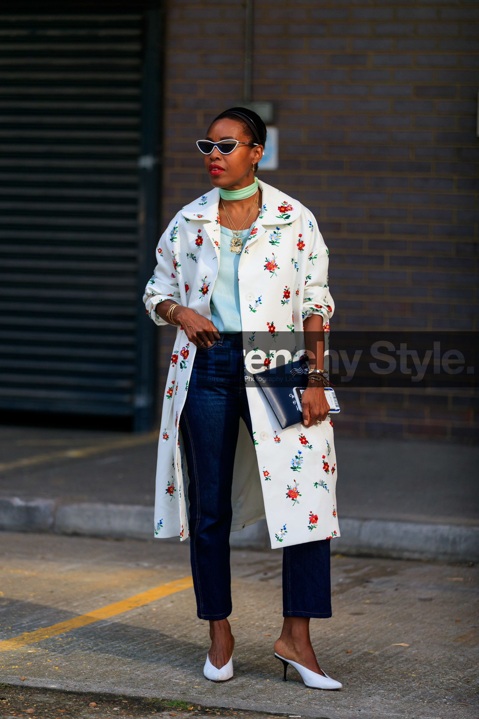 black headband, hair details, butterfly sunglasses, white sunglasses, light green scarf, white coat, flower embroidered coat, long coat, oversize coat, light green shirt, dark blue jeans, denim, cropped jeans, white leather shoes, white slippers, high heels slippers, sharp end shoes, charms necklace, multi charms necklace, lucky charm bracelet, delvaux clutch, navy blue clutch, fashion week, frenchystyle, FW, jonathan paciullo, street style, vertical, full length