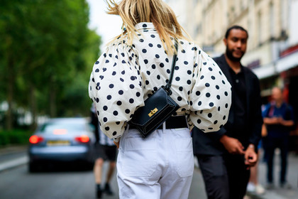 black bag, black belt, graphic shirt, leather bag, leather belt, polka dot, printed shirt, trousers, white pants, white shirt, fashion week, frenchystyle, FW, jonathan paciullo, street style, PFW, PARIS, horizontal, atmosphere details, detail, AUTUMN WINTER 2018-2019, FALL WINTER 2018-2019, FW 18-19