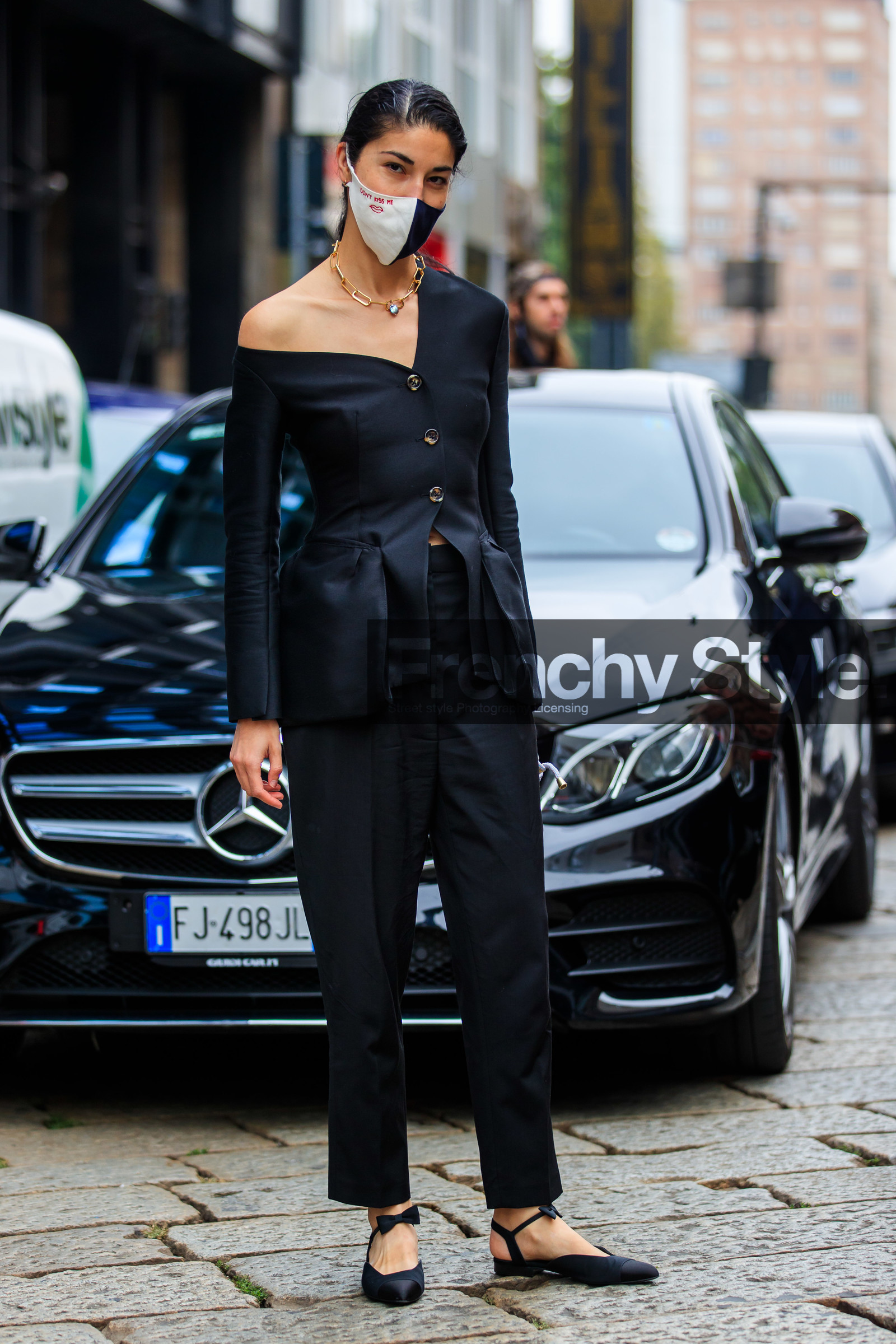 beige jacket, beige necklace, black total look, black blouse, black pants, black shoes, black ballerina, satin blouse, satin shirt, satin shoes, sling back shoes, knotted shoes, chanel shoes, flat shoes, asymetrical blouse, asymetrical shirt, covid face mask, caroline issa, street style, jonathan paciullo, FW, frenchystyle, fashion week, MFW, MILAN, SPRING SUMMER 2021, SS 21, vertical, full length