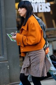brown skirt, camel jacket, graphic skirt, printed skirt, ruffled skirt, street style, jonathan paciullo, FW, frenchystyle, fashion week, LFW, LONDON, AUTUMN WINTER 2019-2020, AW 19-20, FW 19-20, FALL WINTER 2019-2020, vertical, atmosphere details, detail