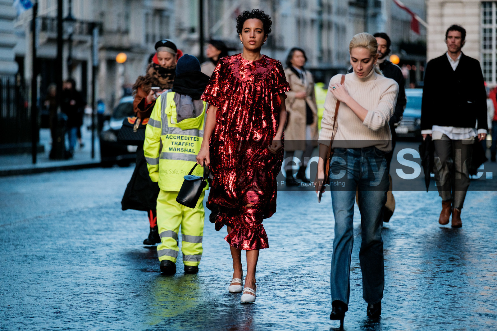 red dress, sequins dress, long dress, short sleeves dress, black leather bag, bucket bag, studs shoes, white leather slippers, strassed slippers, fashion week, frenchystyle, FW, jonathan paciullo, street style, LFW, LONDON, AUTUMN WINTER 2020-2021, FALL WINTER 2020-2021, FW 20-21, horizontal, atmosphere details, full length