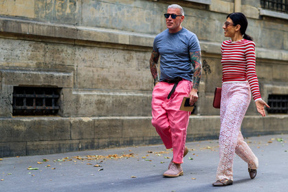 atmosphere details, bally, beige shoes, brown belt, fashion week, frenchystyle, full length, FW, graphic sweater, grey t shirt, horizontal, jonathan paciullo, julie ragolia, lace pants, leather bag, leather shoes, MENSWEAR, nick wooster, PARIS, PFW, pink pants, pink shoes, red clutch, red sweater, SPRING SUMMER 2018, SS 18, street style, striped sweater, sunglasses, tattoos, trousers