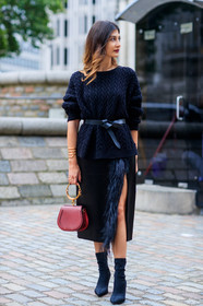 black belt, black knit, black shoes, black skirt, bracelet, chloé, fashion week, feathers, frenchystyle, full length, FW, golden jewelry, graphic bag, high heels, jonathan paciullo, leather bag, leather belt, leather shoes, LFW, LONDON, red bag, SPRING SUMMER 2018, SS 18, street style, vertical