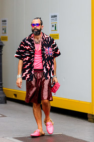 pink sunglasses, pink shirt, pink shorts, pink shoes, pink slippers, pink bag, oakley sunglasses, futurist shape sunglasses, sportswear sunglasses, short sleeves shirt, printed shirt, prada bag, prada shirt, sequins shorts, fur slipers, fur shoes, sequins bermuda shorts, pink total look, silvered bracelet, silvered earrings, silvered ring, silvered necklace, big chain necklace, big earrings, hearcuff, big necklace, gucci shoes, fashion week, frenchystyle, FW, jonathan paciullo, street style, PFW, PARIS, SPRING SUMMER 2022, SS 22, vertical, full length