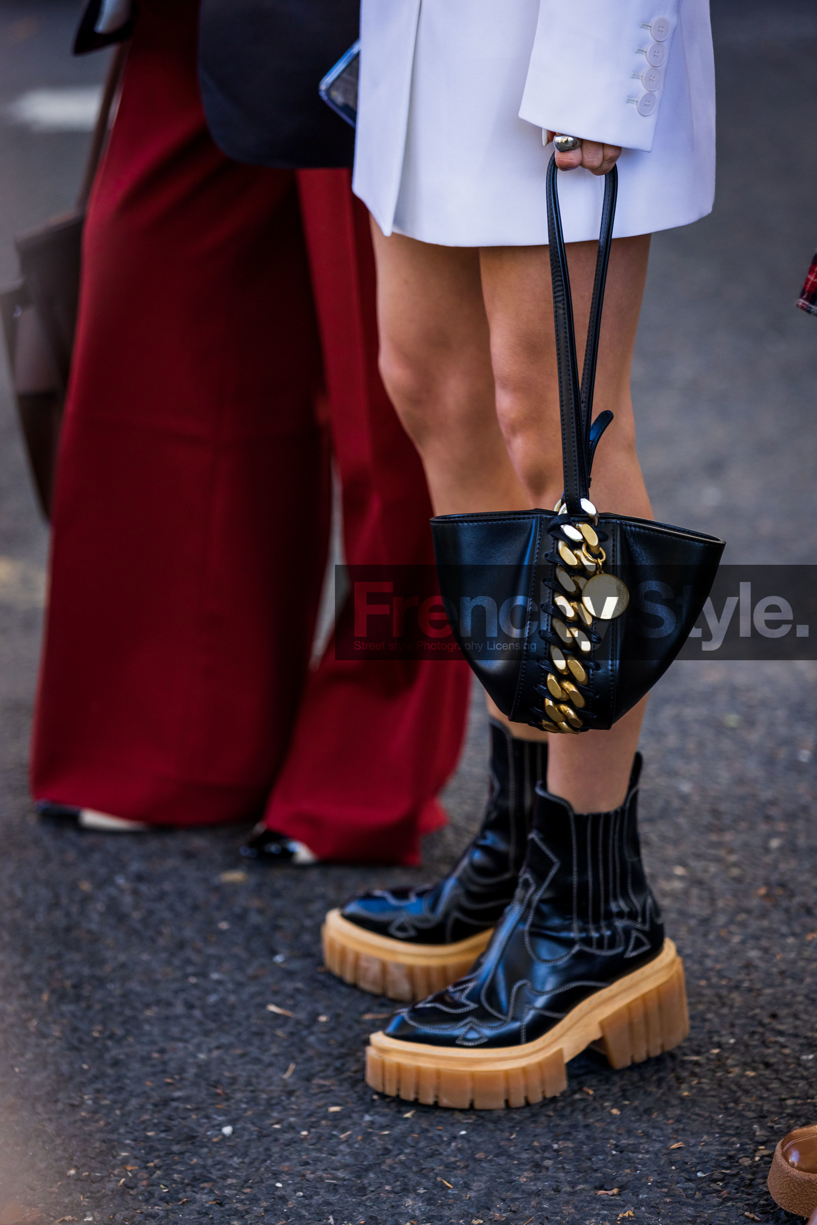 bag, black bag, black boots, boots, chain, detail, stella mccartney bag, stella mccartney boots, fashion week, frenchystyle, FW, jonathan paciullo, street style, PFW, PARIS, SPRING SUMMER 2022, SS 22, vertical, atmosphere details