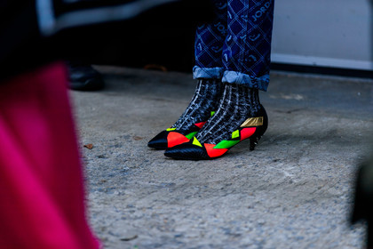 blue denim, denim pants, graphic pants, grey socks, jeans, leather shoes, multicolor shoes, printed pants, trousers, street style, jonathan paciullo, frenchystyle, NYFW, NEW YORK, AUTUMN WINTER 2019-2020, AW 19-20, FALL WINTER 2019-2020, FW 19-20, fashion week, FW, atmosphere details, horizontal, detail