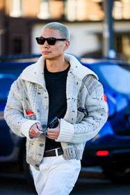 knitted jacket, knitted cardigan, knitwear, black shirt, black sunglasses, black belt, white pants, iphone, fashion week, frenchystyle, FW, jonathan paciullo, street style, vertical, atmosphere details, detail