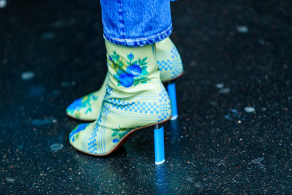 atmosphere details, AUTUMN WINTER 2016-2017, AW 16-17, blue denim, denim pants, detail, FALL WINTER 2016-2017, fashion week, floral, flower, frenchystyle, FW, FW 16-17, HAUTE COUTURE, high heels, horizontal, jeans, jonathan paciullo, leather boots, MENSWEAR, PARIS, PFW, printed boots, street style, trousers, varnished leather shoes, vêtements, yellow boots