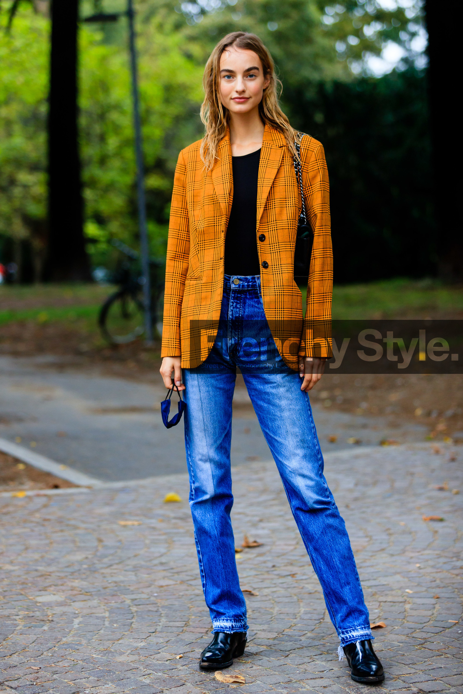orange jacket, checked jacket, blue jeans, used jeans, black leather boots, Maartje Verhoef, street style, jonathan paciullo, FW, frenchystyle, fashion week, MFW, MILAN, SPRING SUMMER 2021, SS 21, vertical, full length, model