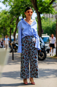 blue pants, blue shirt, dries van noten, fashion week, frenchystyle, full length, FW, high heels, jonathan paciullo, julie ragolia, leather shoes, MENSWEAR, oversize, PARIS, PFW, pink shoes, prada, printed pants, SPRING SUMMER 2018, SS 18, street style, sunglasses, trousers, vertical